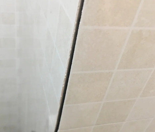 新会瓷砖空鼓维修公司分享阳台瓷砖脱落的修复过程可以分为以下几个步骤