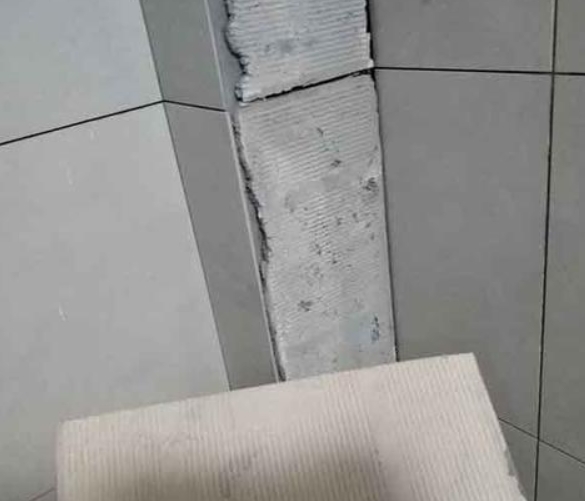 新会瓷砖空鼓维修公司分享下厨房瓷砖脱落的补救措施。